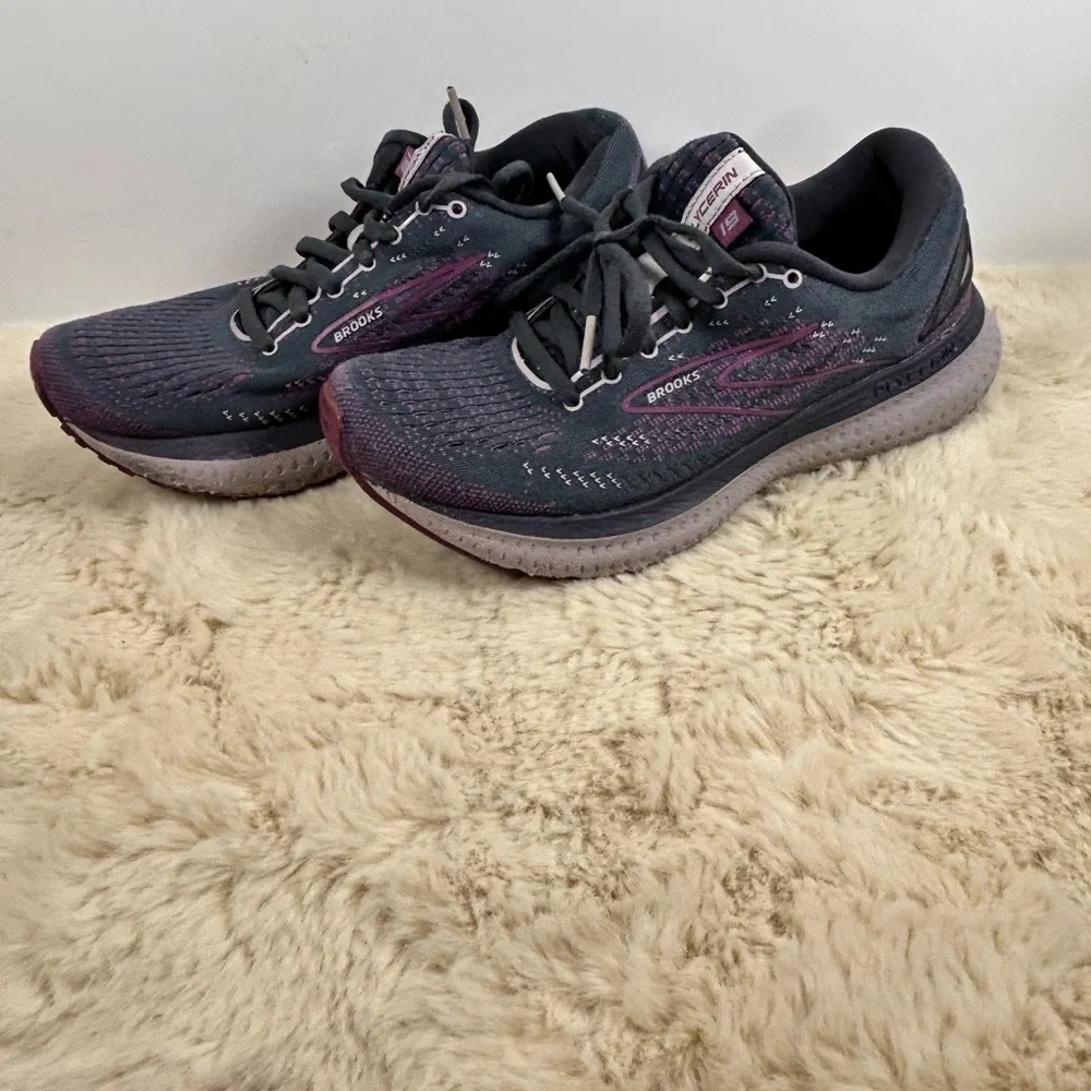 Brooks Women's Running Shoes - Black and Purple‎
